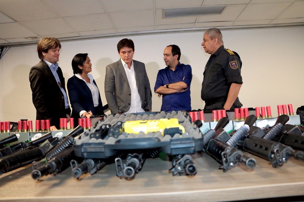 Governo entrega armas e equipamentos para as forças de segurança