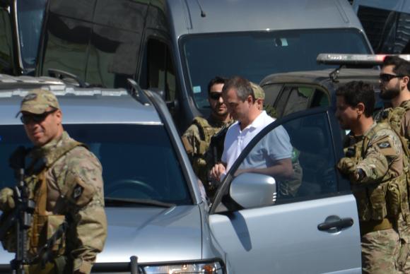 Joesley Batista e Ricardo Saud chegam a Brasília e vão ficar presos na PF