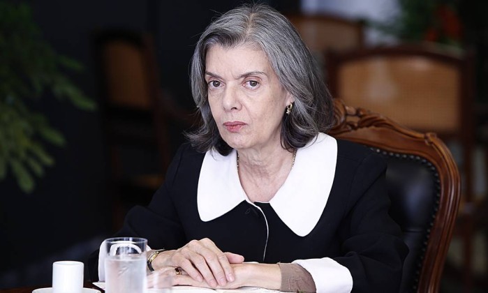 Cármen Lúcia diz que espera feriado sem novidades maiores no país