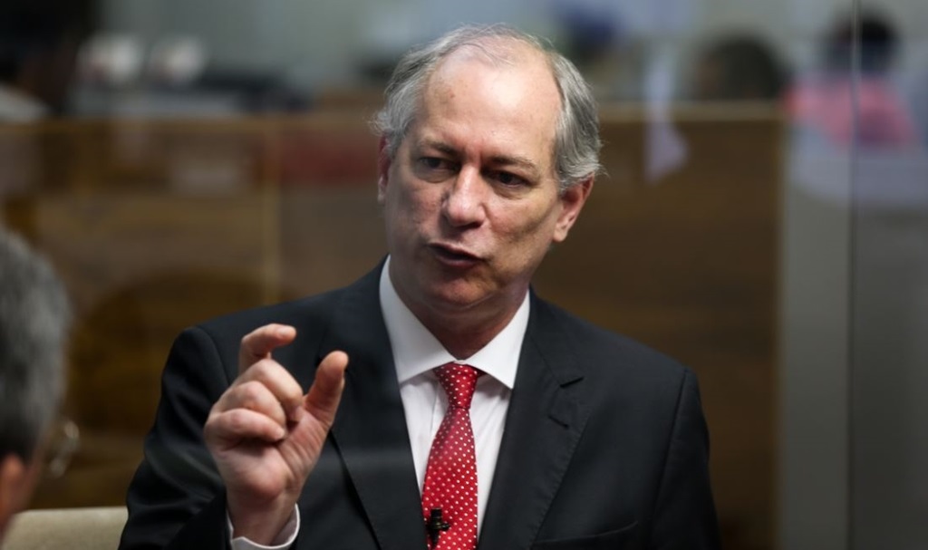 Lula ‘insulta inteligência do povo’, afirma Ciro Gomes
