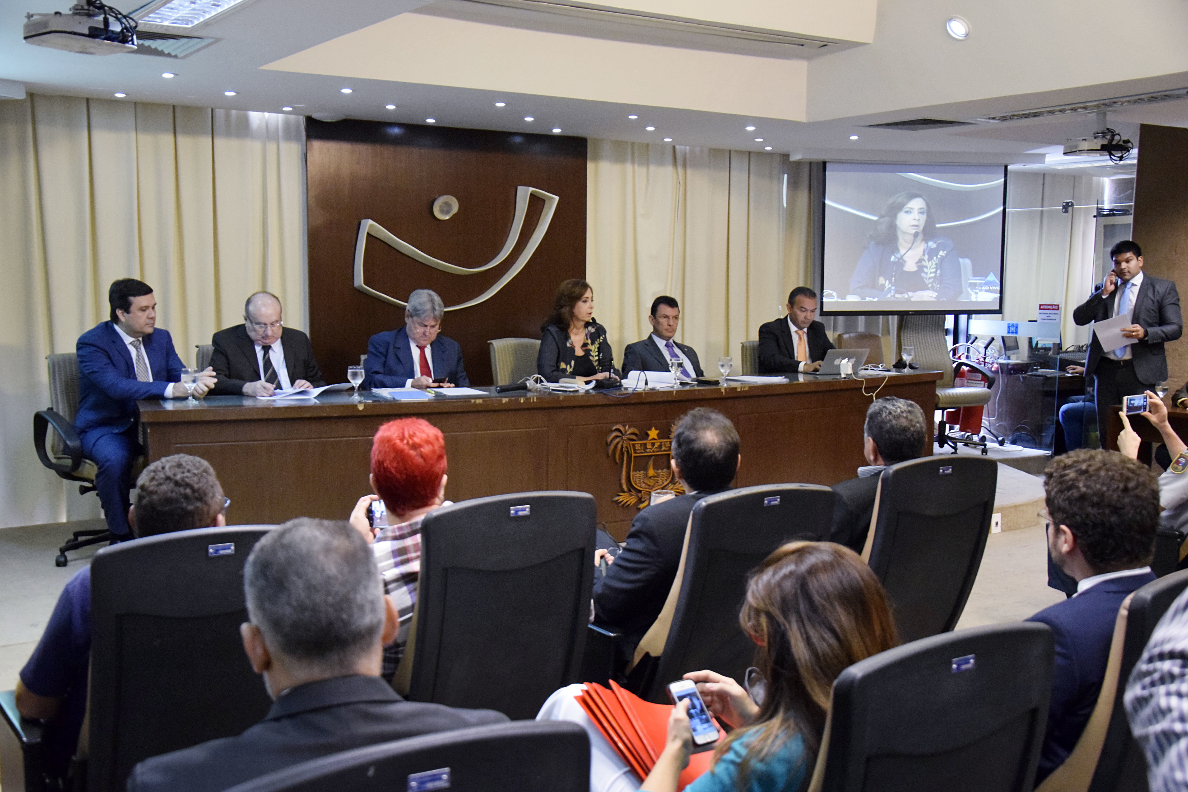 Comissões ouvem esclarecimentos sobre empréstimos do Governo