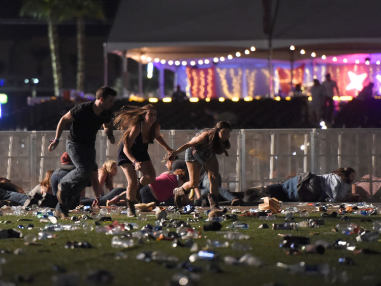 Ataque em Las Vegas deixa pelo menos 50 mortos e mais de 200 feridos