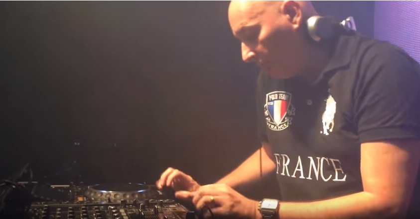 “Oxydance”: DJ Vadão chega a Natal e se apresenta sábado em festa temática dos anos 70, 80 e 90