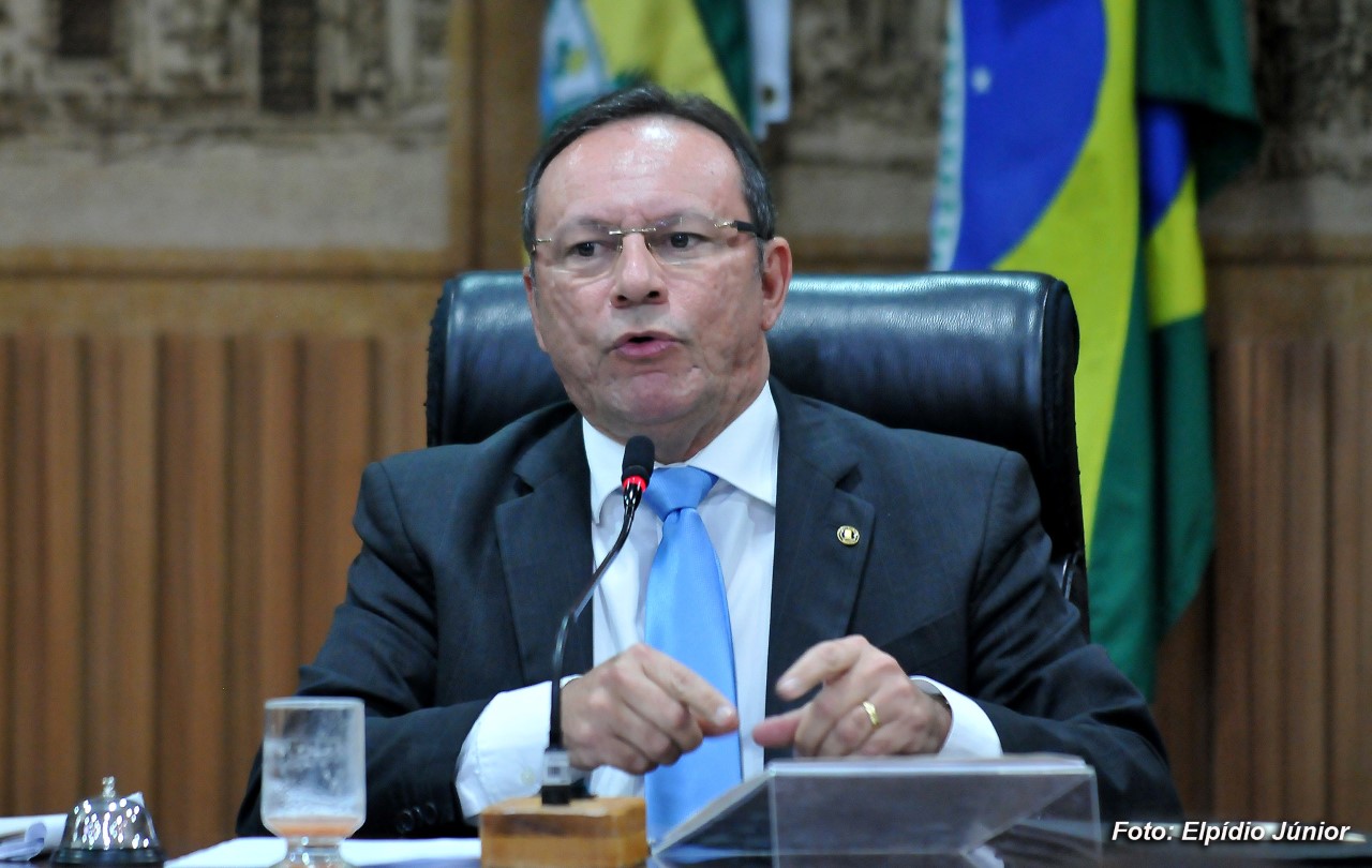 Votação sobre volta de Raniere é adiada para amanhã na Câmara