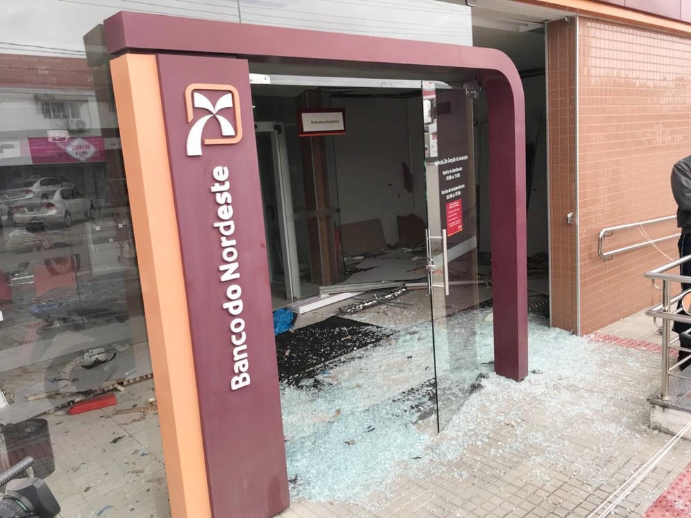 Bandidos voltam a explodir caixa de banco na Grande Natal