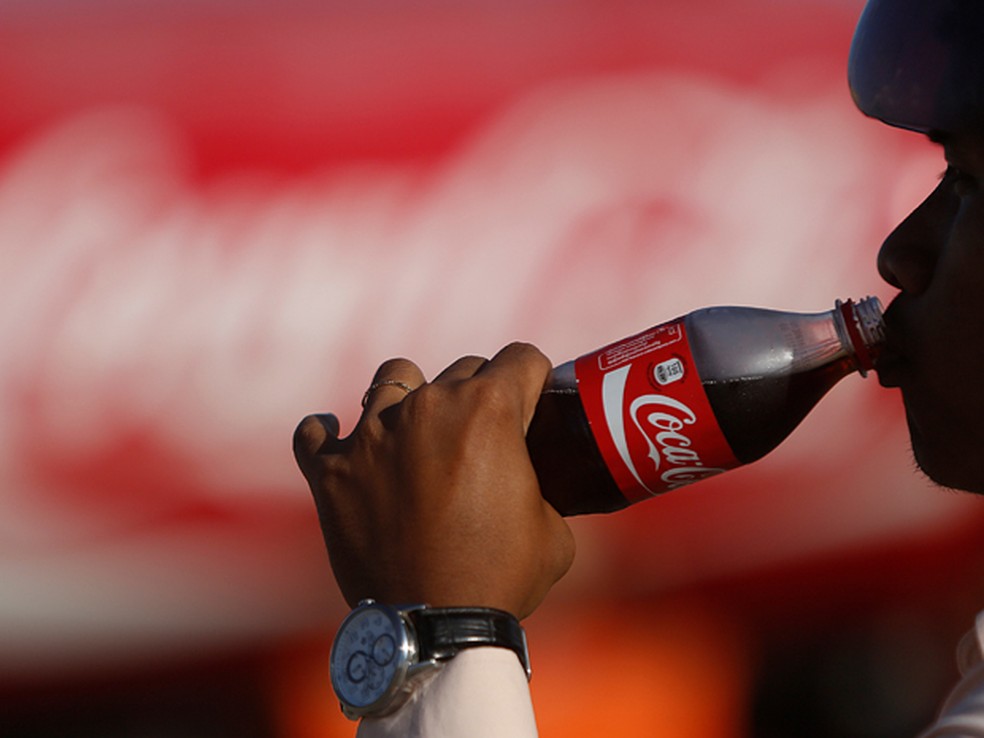 Coca-Cola vai investir em água com sabor