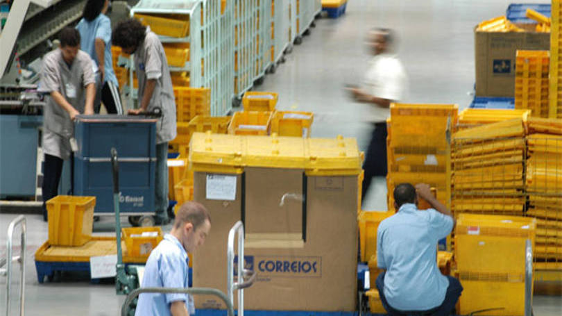 Governo decreta intervenção no fundo de pensão dos Correios