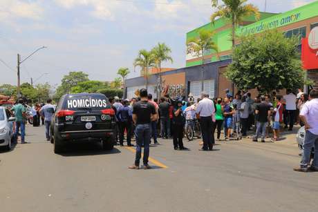 Jovem dispara tiros, fere e mata colegas em escola de Goiânia