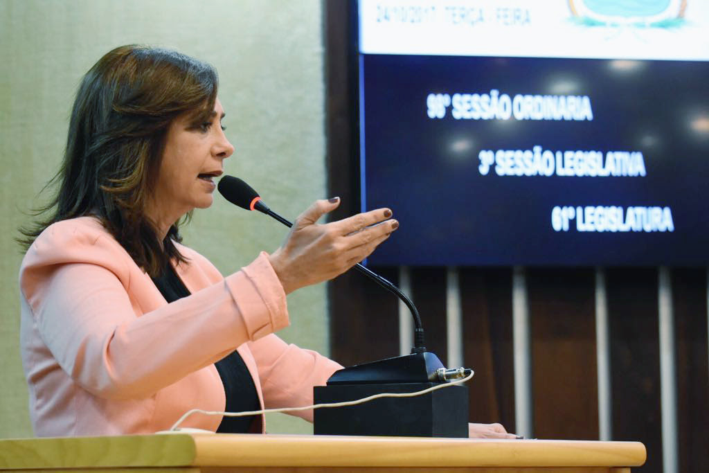 Márcia Maia requer informações do Governo sobre empréstimo