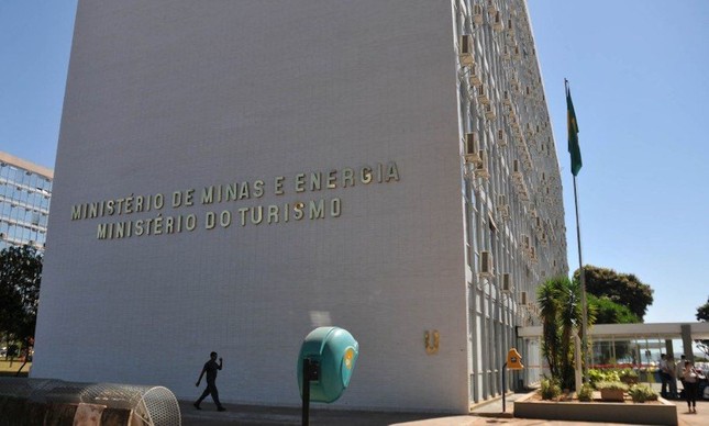Turismo exonera servidor ligado a Henrique Alves preso nesta quinta-feira