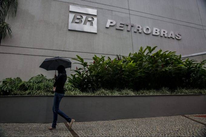 Polícia Federal cumpre mandados de nova investigação contra corrupção e lavagem de dinheiro em contratos com a Petrobras