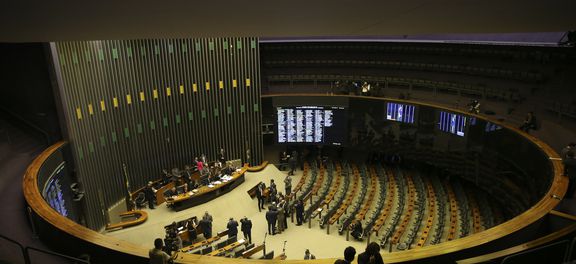 Câmara abre nova sessão para dar andamento à análise de denúncia contra Temer