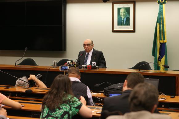Relator mantém entrega de parecer sobre denúncia contra Temer para terça-feira