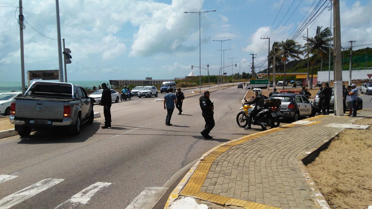 PM neutraliza roubo de veículo com refém na Via Costeira