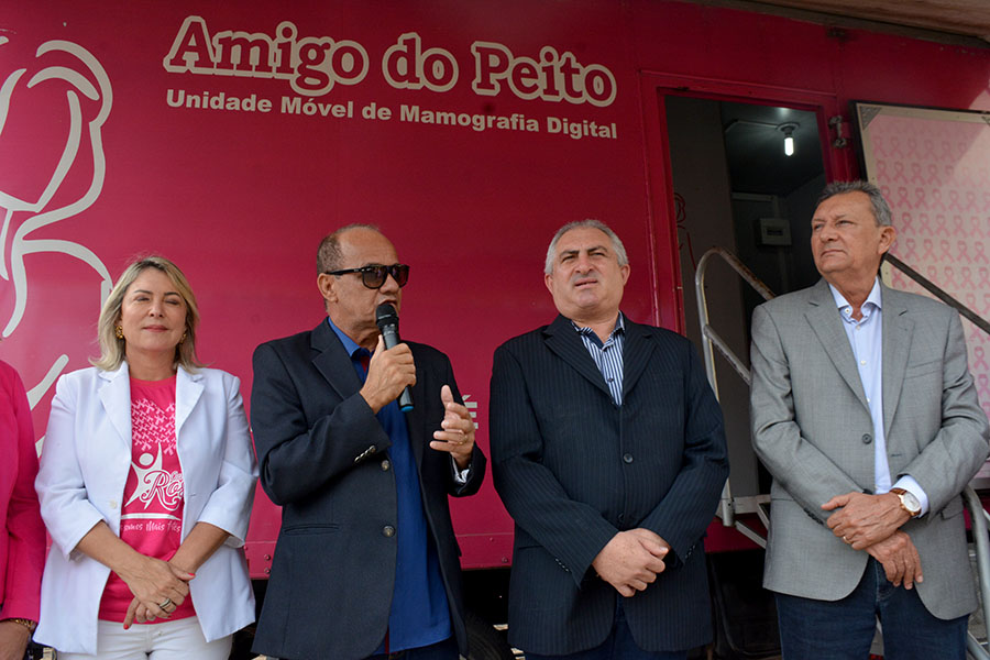 Unidade móvel oferece exames de mamografia digital no Outubro Rosa