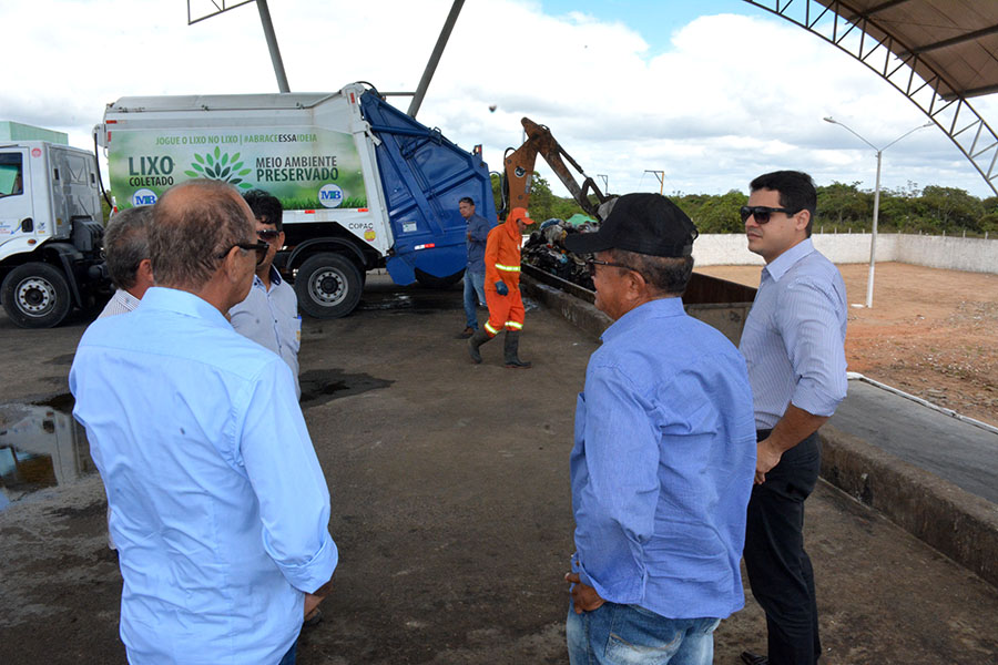 Prefeito Rosano Taveira visita Estação de Transbordo de Parnamirim