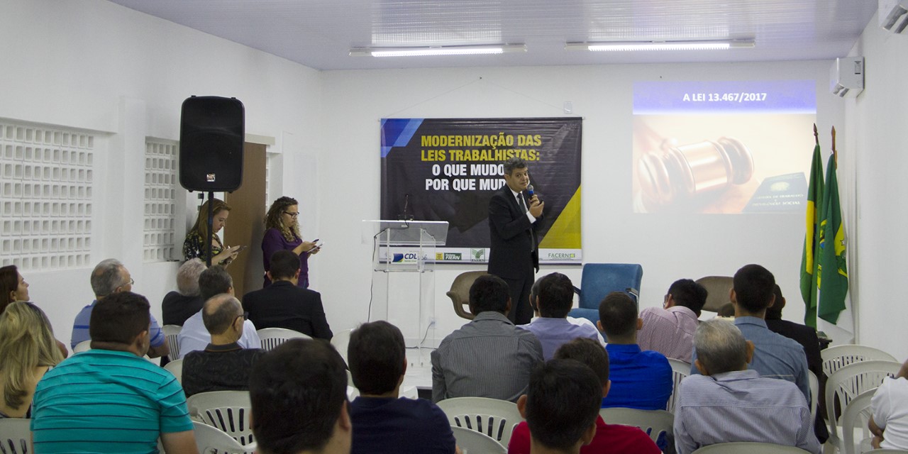Empresários de Santa Cruz debatem e tiram dúvidas sobre Modernização das Leis Trabalhistas em seminário