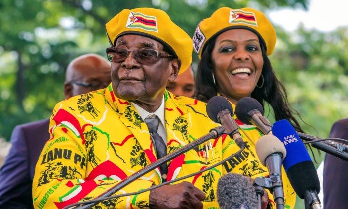 Mugabe resiste à pressão de militares para deixar governo do Zimbábue
