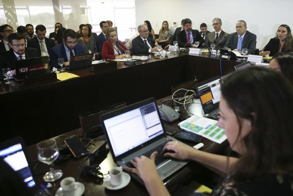 PSDB não integra mais base do governo, diz Padilha
