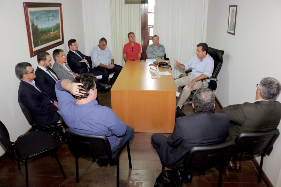 Prefeito conhece plano de negócios para a exploração comercial dos resíduos sólidos da cidade