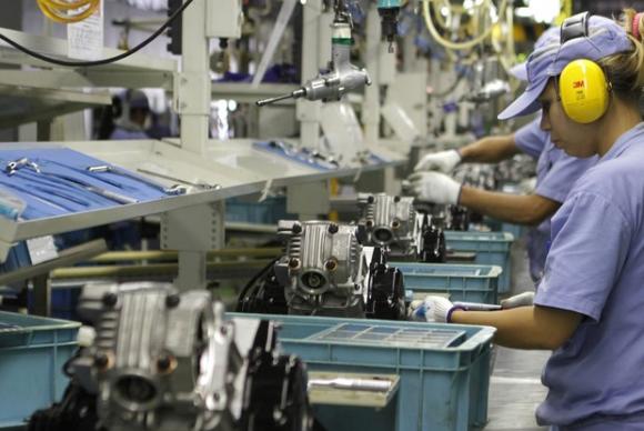 Economia deve continuar crescendo, ainda que devagar, indica pesquisa da FGV