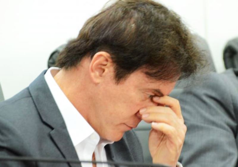 Jornalista destaca que o TCE acusa governador de crime de responsabilidade e pede que o MP faça “a devida acusação meritória”