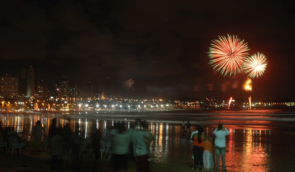Réveillon com artistas potiguares e show pirotécnico em Ponta Negra e na Redinha