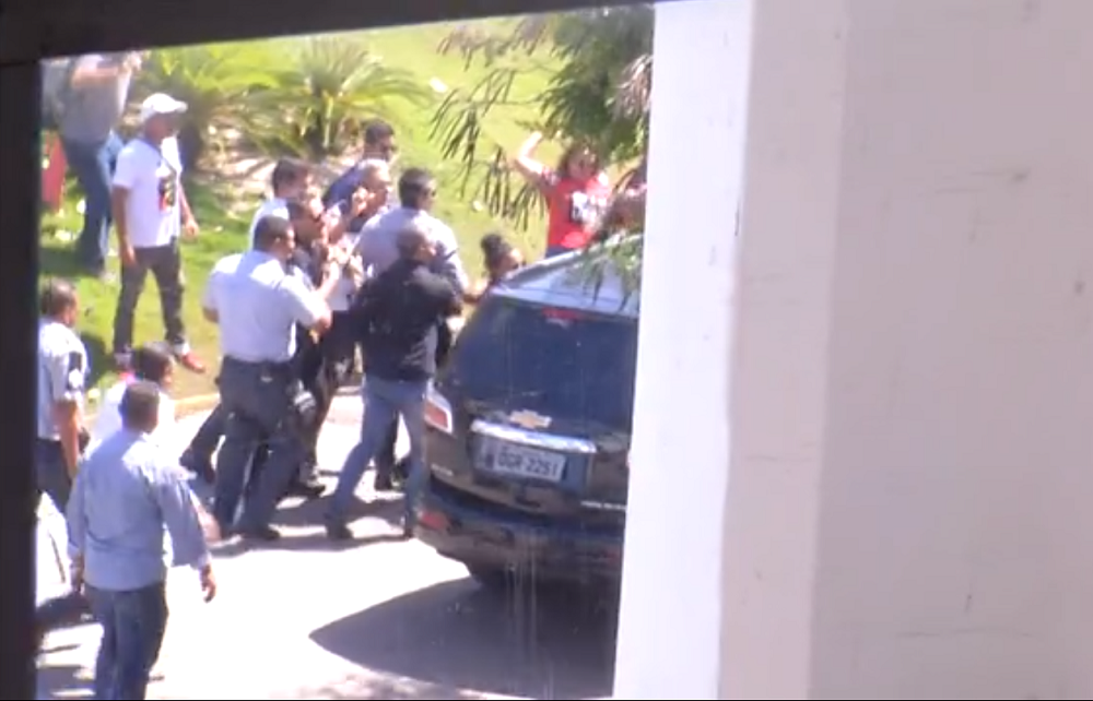 Após reunião com sindicatos, carro do governador do RN é atacado