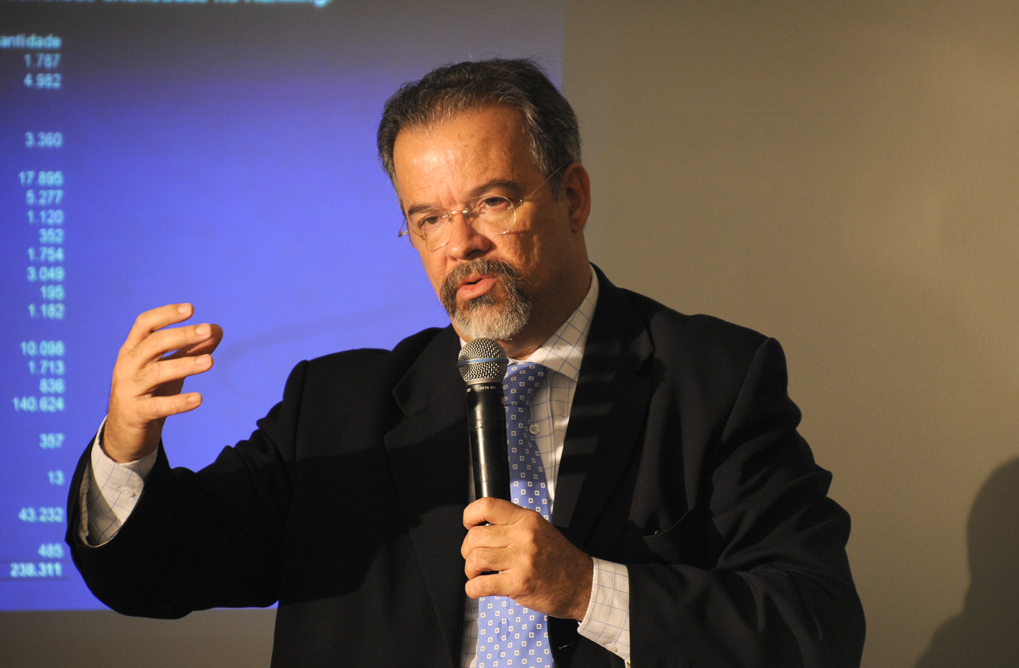 Jungmann diz que armas em presídios sugerem "acordo" entre agentes e criminosos