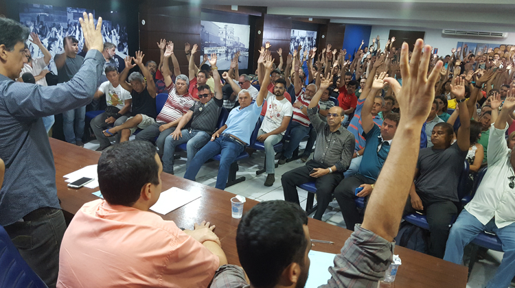 Policiais civis continuam mobilização enquanto avaliam decisão judicial