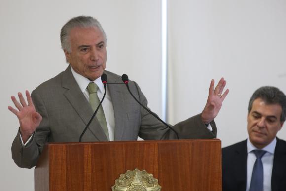 Temer diz que jamais desistirá da reforma da Previdência