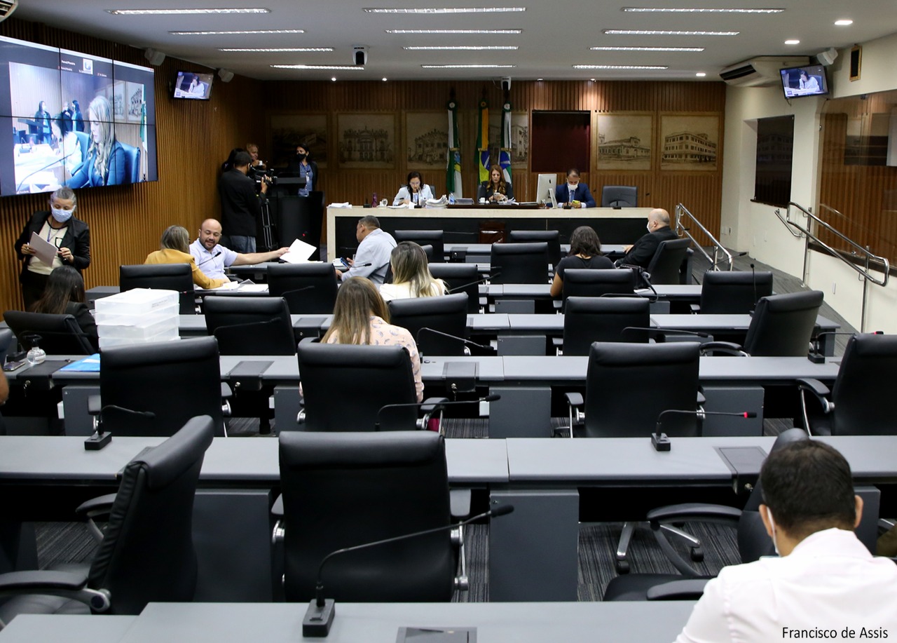 Comissão rejeita veto a reajuste do piso dos profissionais da Educação