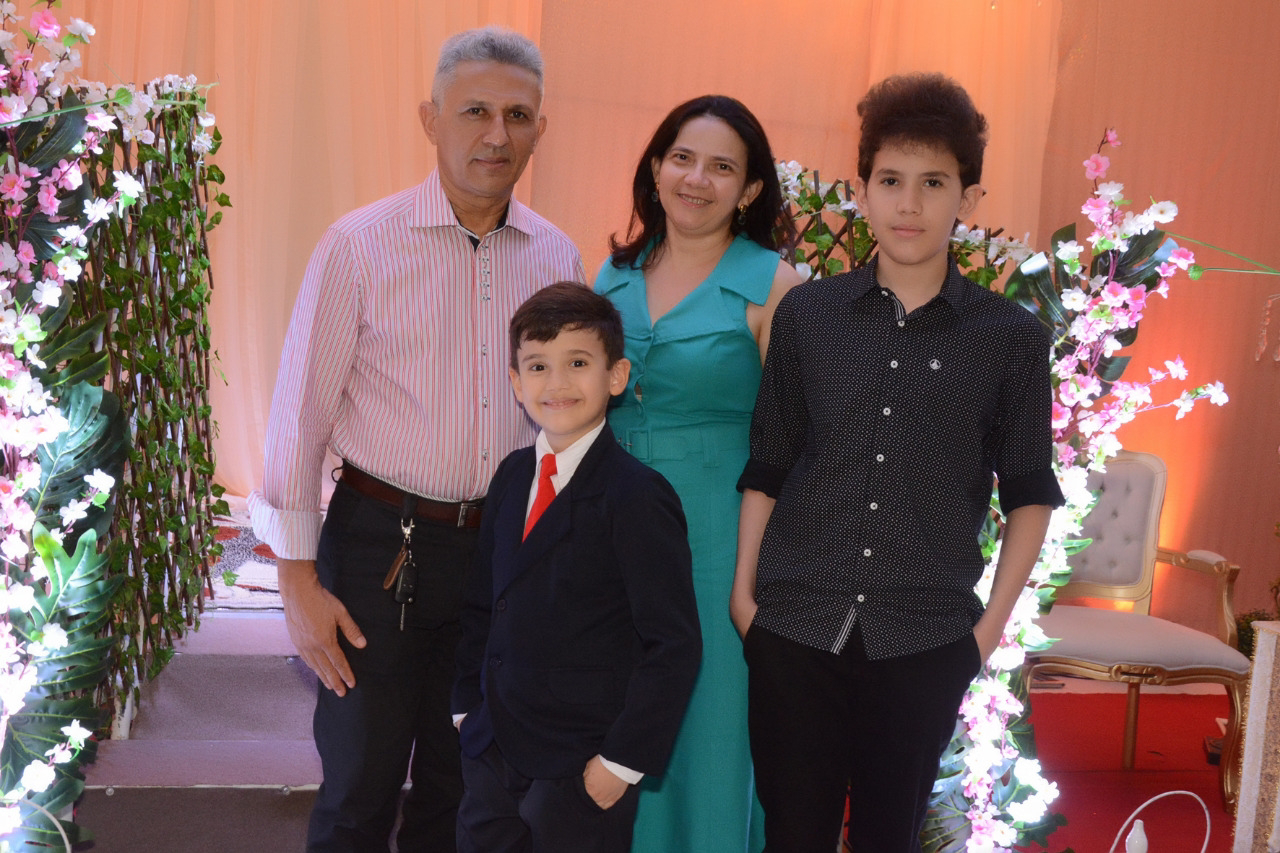 Tragédia: adolescente mata a mãe, o irmão e fere o pai.