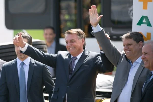 Bolsonaro lança pré-candidatura e dobra aposta na força do 'antipetismo'