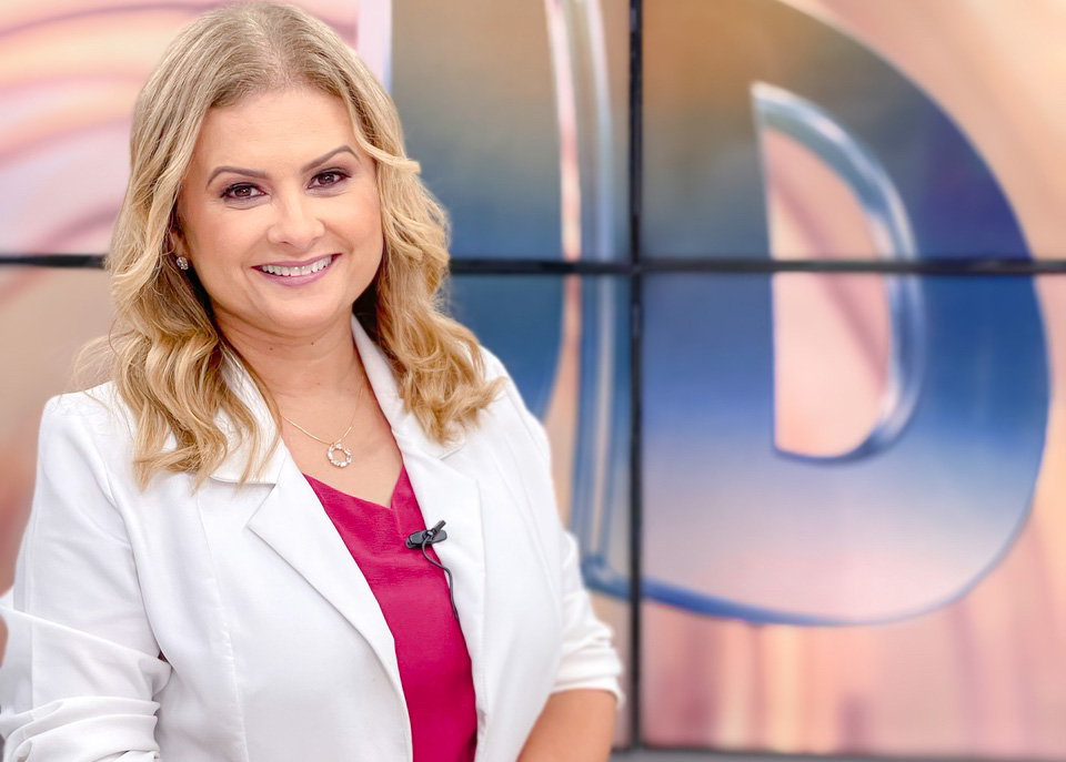 Micarla de Sousa volta ao comando do Jornal do Dia na TV Ponta Negra