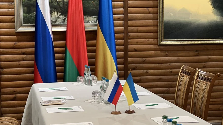 Acordo entre Rússia e Ucrânia pode ocorrer em 10 dias, diz negociador