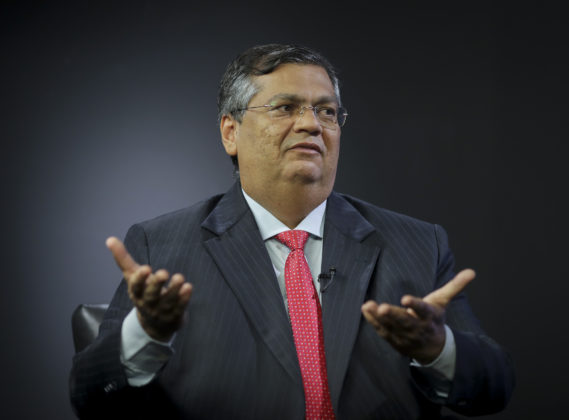 Dino sobre acusações contra Rogério: “o maior desvio de dinheiro público do Brasil”