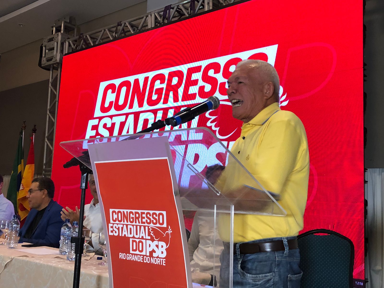 Escanteado pelo  PT Fernando Lucena se filia ao PSB e mostra força no congresso do partido