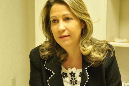 “Falta óleo de peroba para tanta cara de pau” diz Clorisa Linhares, pré-candidata ao governo do estado, sobre aliança de Carlos Eduardo e Fátima Bezerra