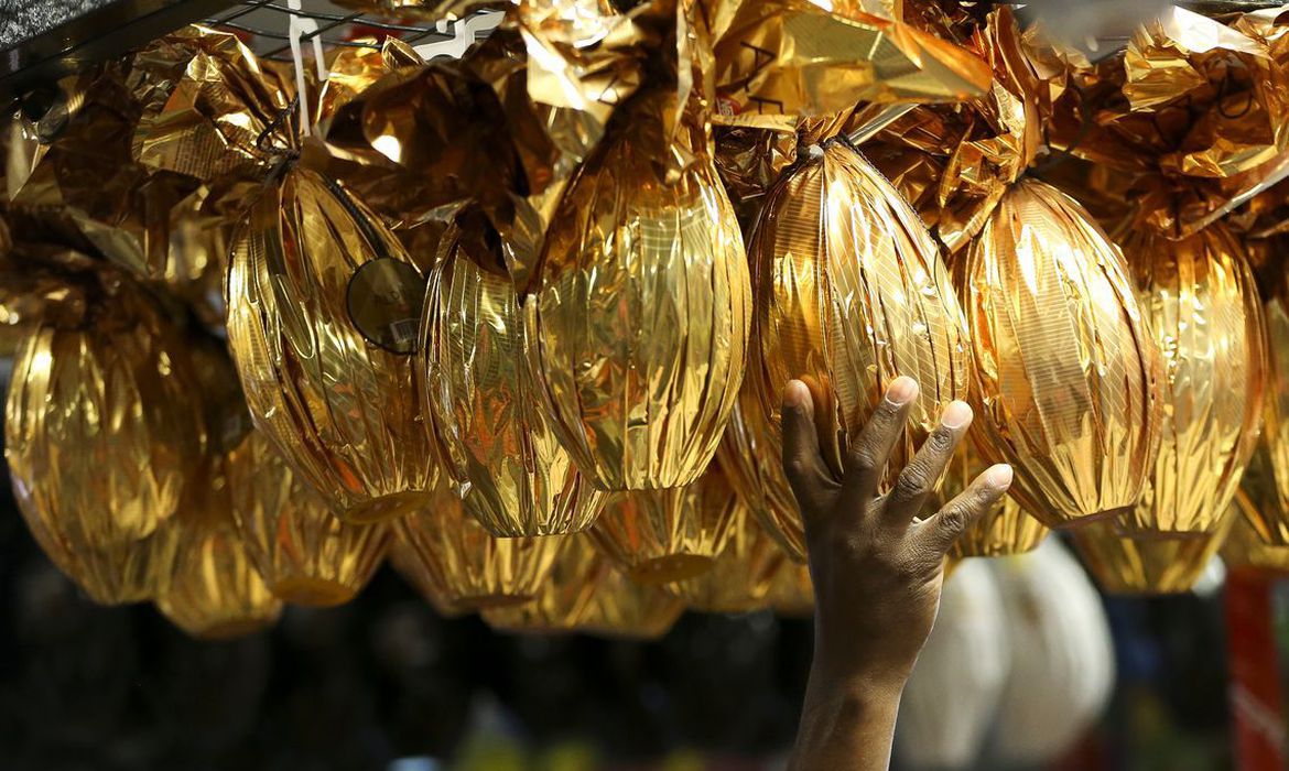PELAS CARIDADES: 7 dos 8 principais itens consumidos na Páscoa estarão mais caros em 2022, prevê CNC