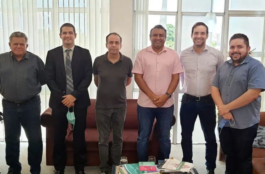 Prefeitos cogitaram pedir a Bolsonaro intervenção federal no RN por atraso nos repasses do governo Fátima Bezerra, revela Portal
