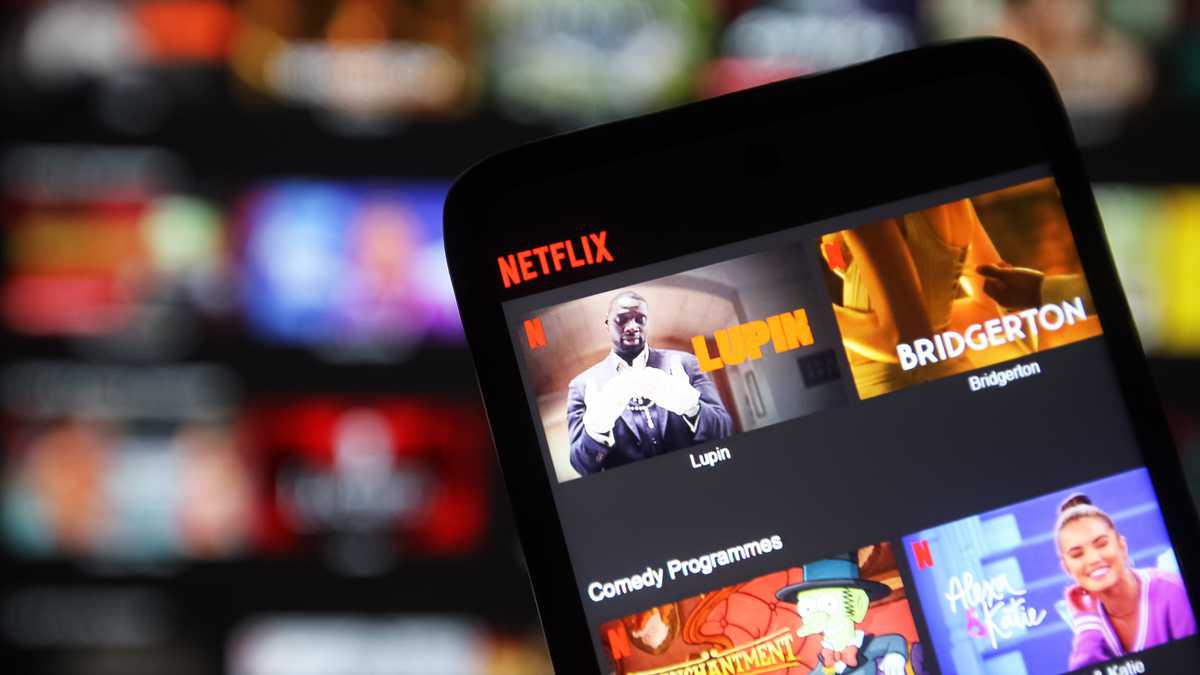 Netflix vai começar a cobrar taxa extra de usuários que compartilham senha com quem mora em outro endereço