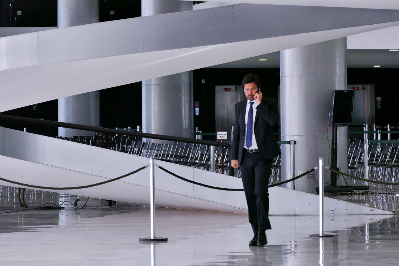Ministro Fábio Faria se filia ao PP, enquanto o pai, Robinson, ainda não anuncia nova filiação partidária