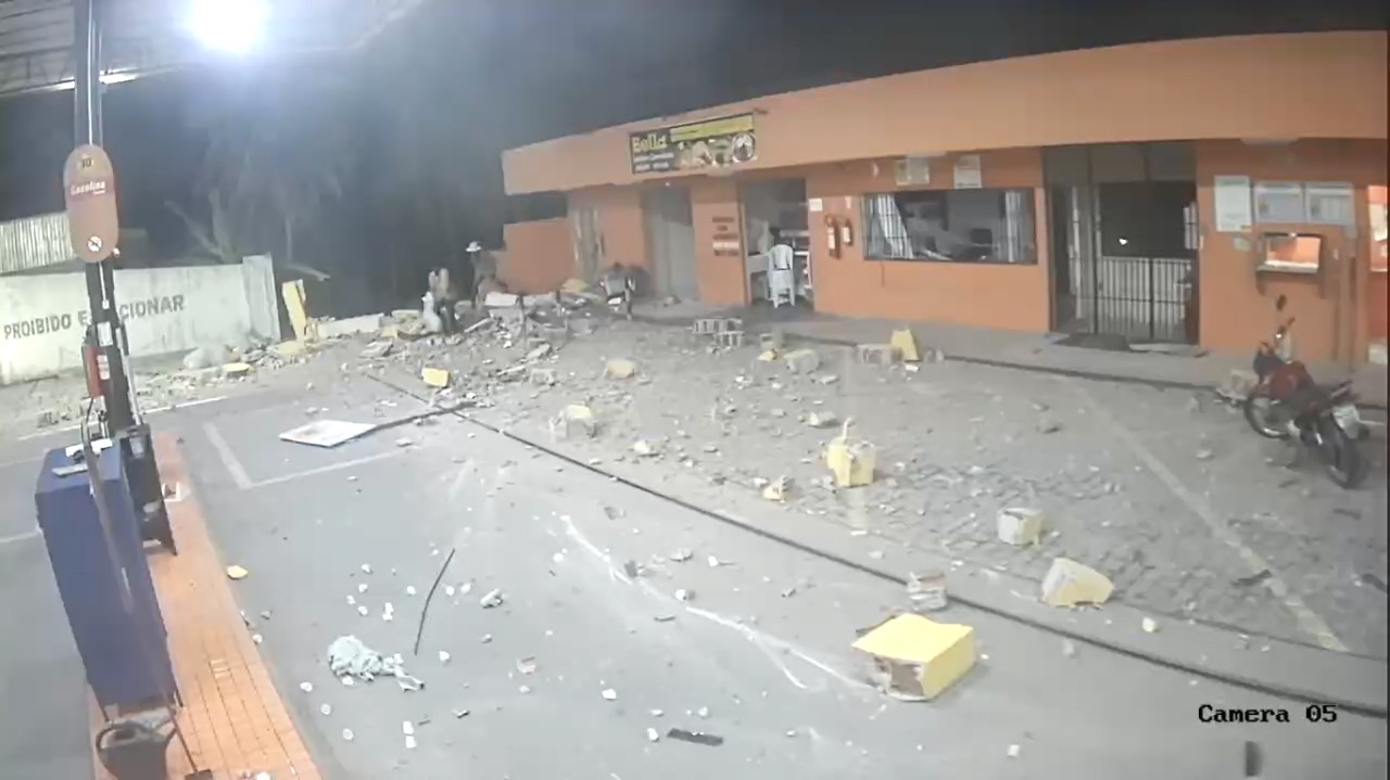 É TODO DIA: Bandidos explodem cofre de posto de combustíveis em Felipe Camarão e fogem com o dinheiro