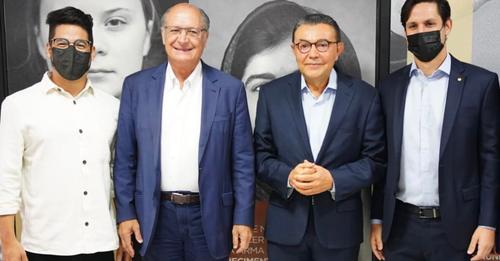 Apresentador Leo Souza se filia ao PSB para ser candidato a deputado federal