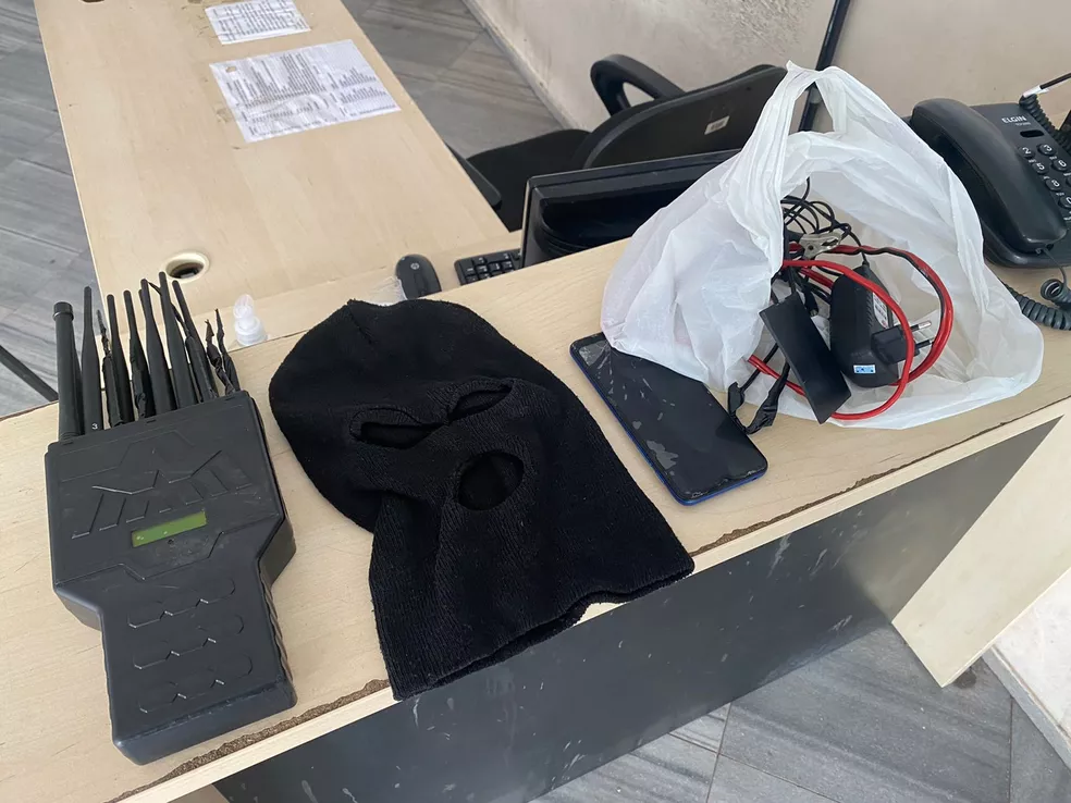 NO SATÉLITE: Policial 'senta bala' em assaltante e consegue apreender equipamento para bloquear rastreador de carro
