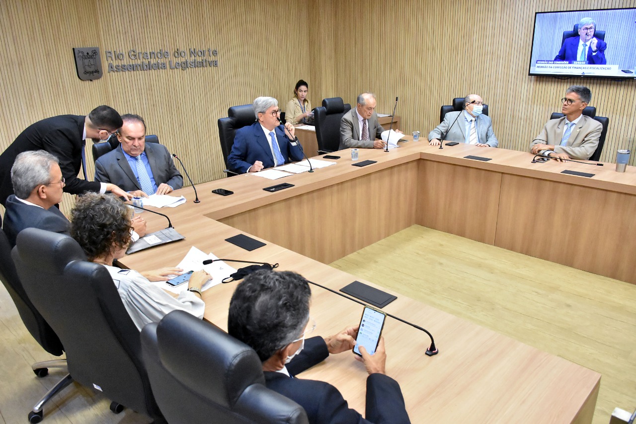 Projeto de reajuste dos vencimentos dos professores é aprovado na Comissão de Finanças da ALRN