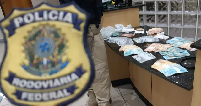 PRF prende quatro suspeitos com R$ 54 mil em notas falsas na BR-304 no RN