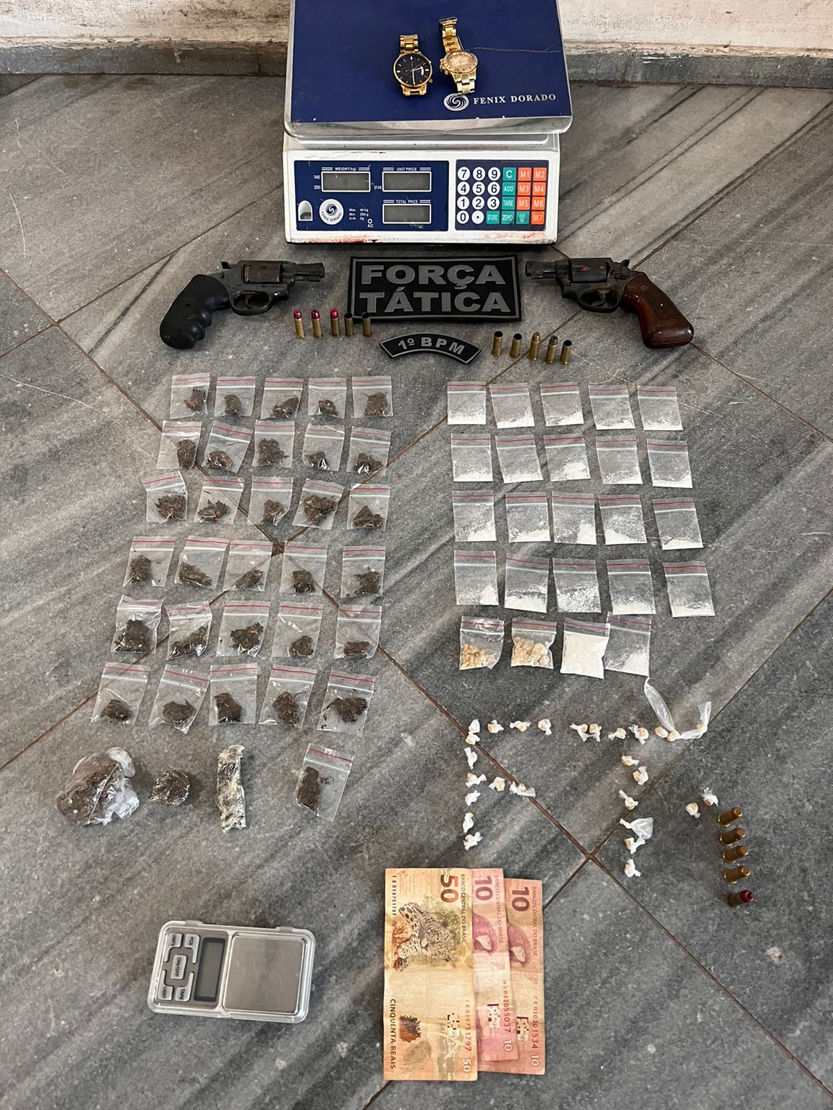 Polícia Militar apreende drogas e armas em Mãe Luiza