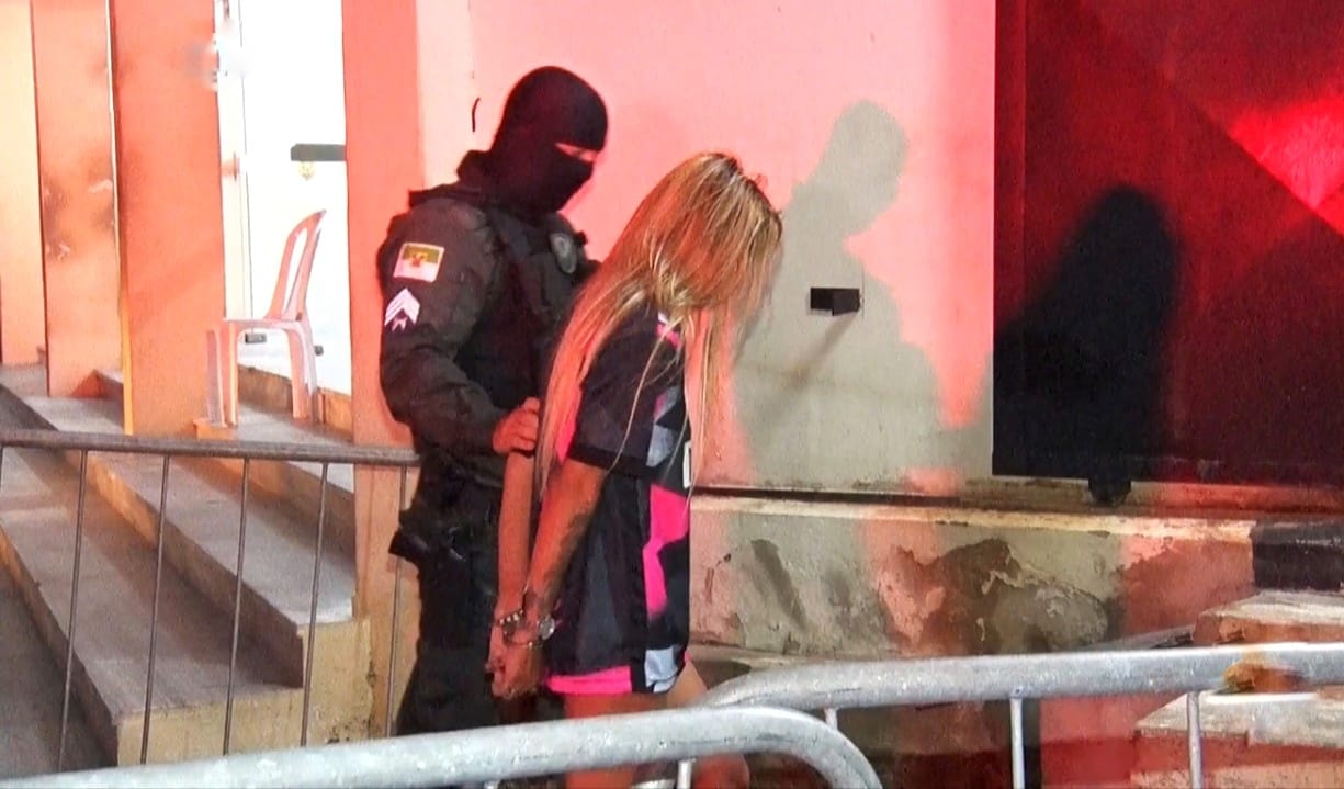 Reincidente, ‘Loira do crime’, de 24 anos, é presa com drogas em Natal; Pena pode chegar a 20 anos